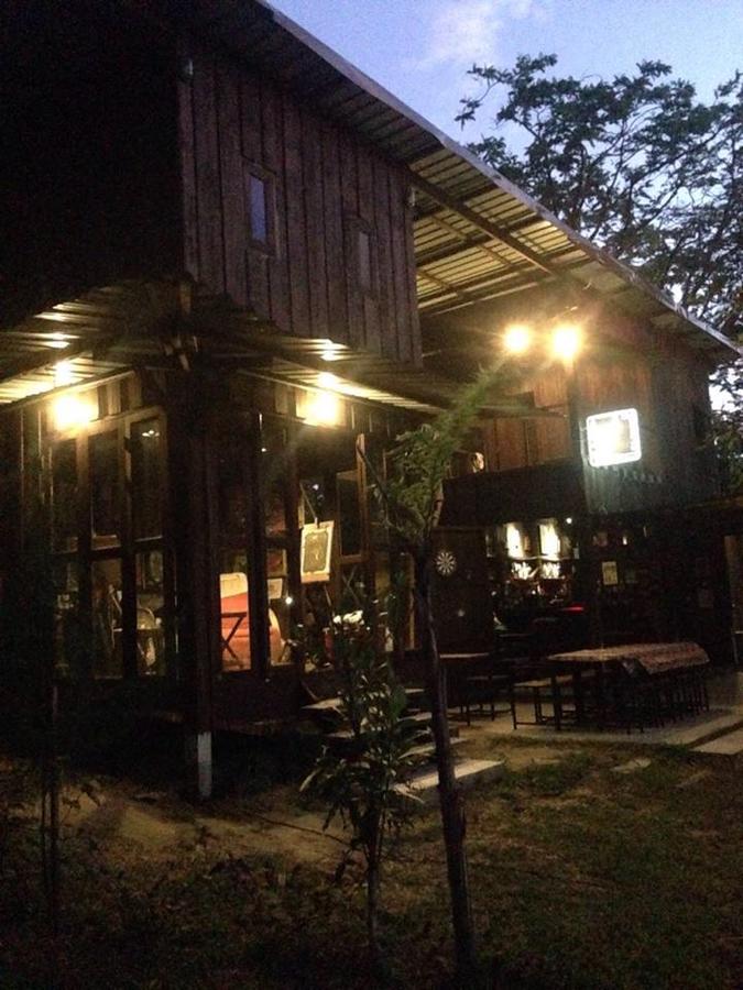 The Shadow House & Bar Otel Koh Phayam Dış mekan fotoğraf